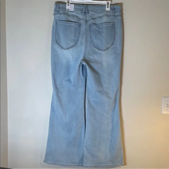 LaneBryant BodyIcon Flex Magic Waistband Curvy Fit Highrise Flare Jeans. 18. NWT - Picture 9 of 12